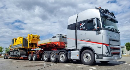 WSI Richard Wagner; VOLVO FH5 GLOBETROTTER XL 8X4 LOW LOADER WITH DOLLY 3 AXLE - 5 AXLE